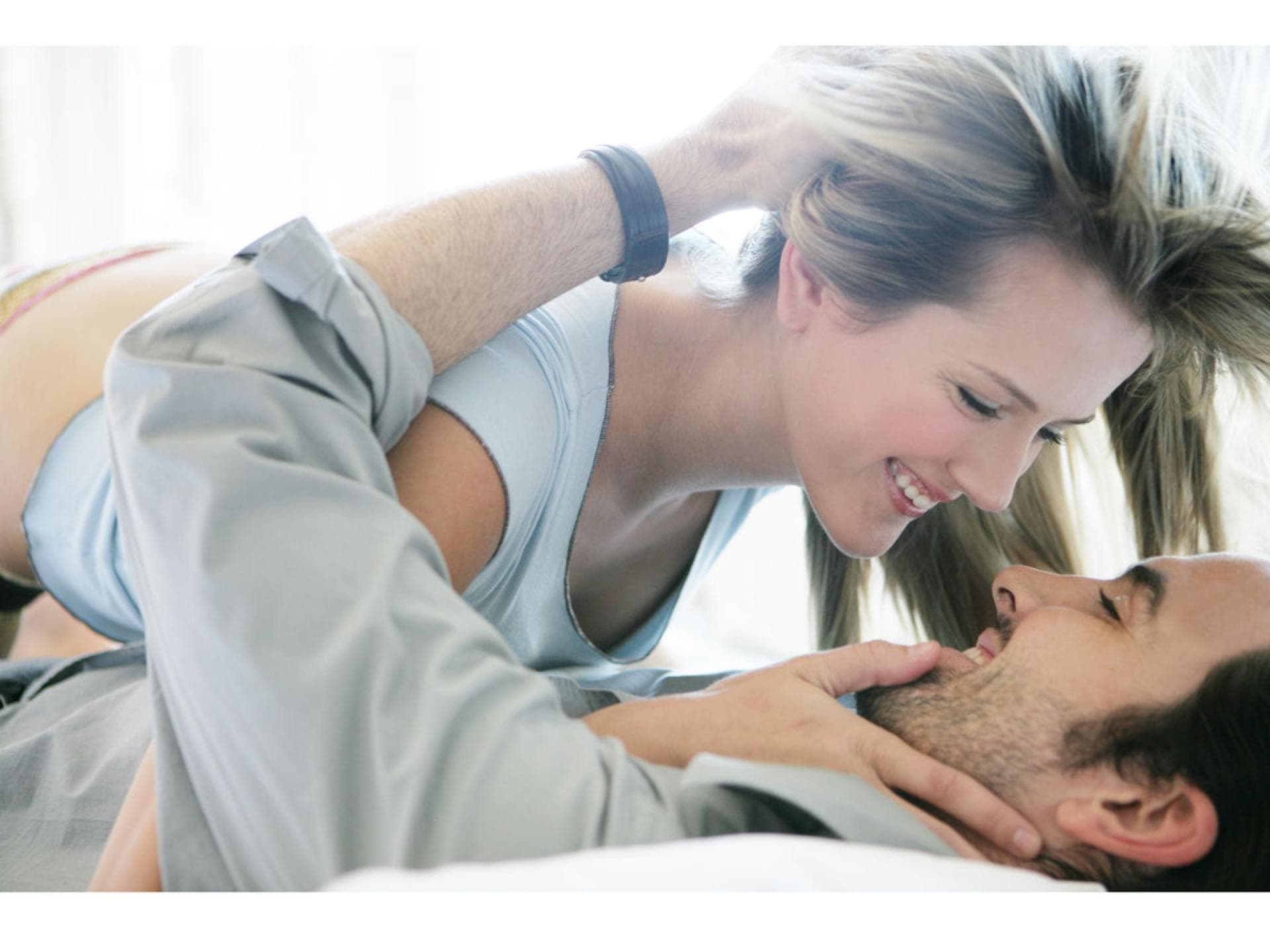 Eine glückliche Beziehung ist geprägt von Liebe, Vertrauen, Respekt und gegenseitiger Unterstützung