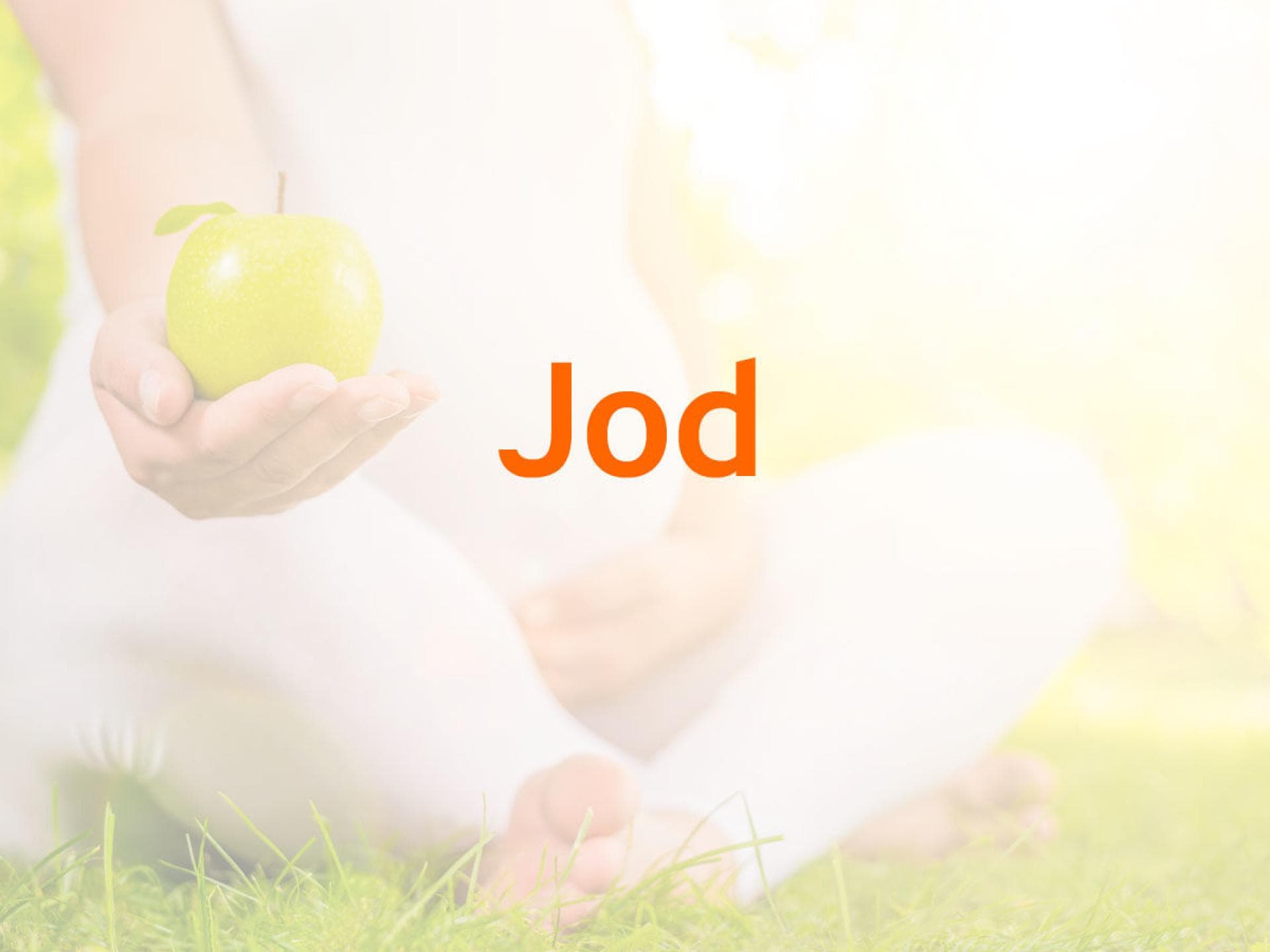 schwangere Frau mit Apfel Vitamine in der Schwangerschaft