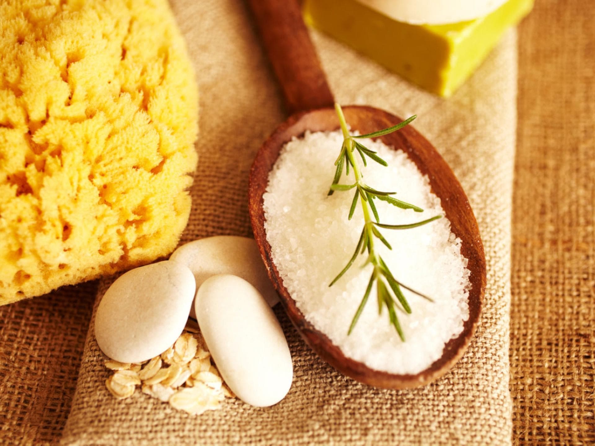 Peeling aus Zucker und Rosmarin Peeling aus Zucker und Rosmarin