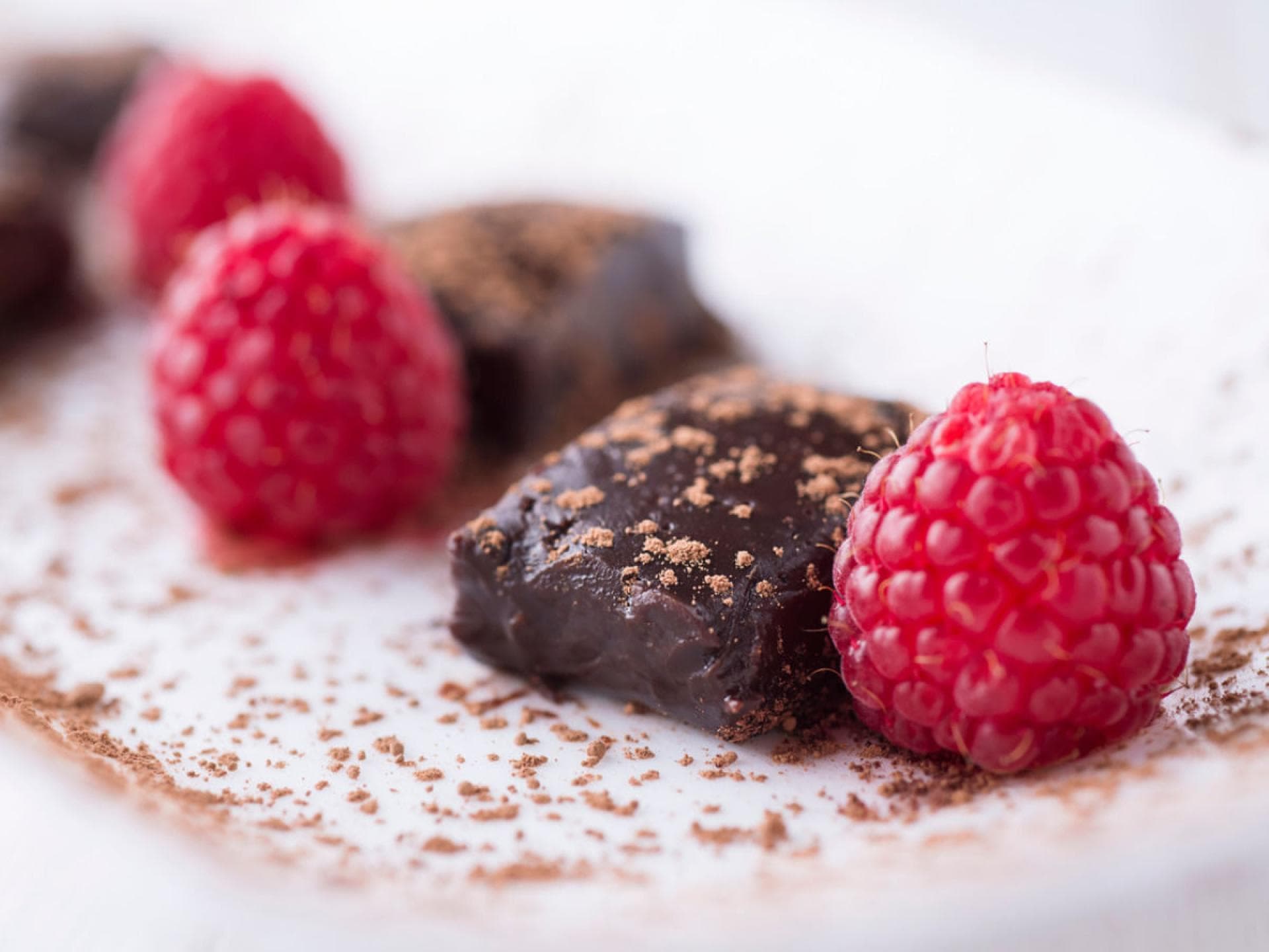 Gesunde Quinoa-Himbeer-Pralinen Gesunde Quinoa-Himbeer-Pralinen