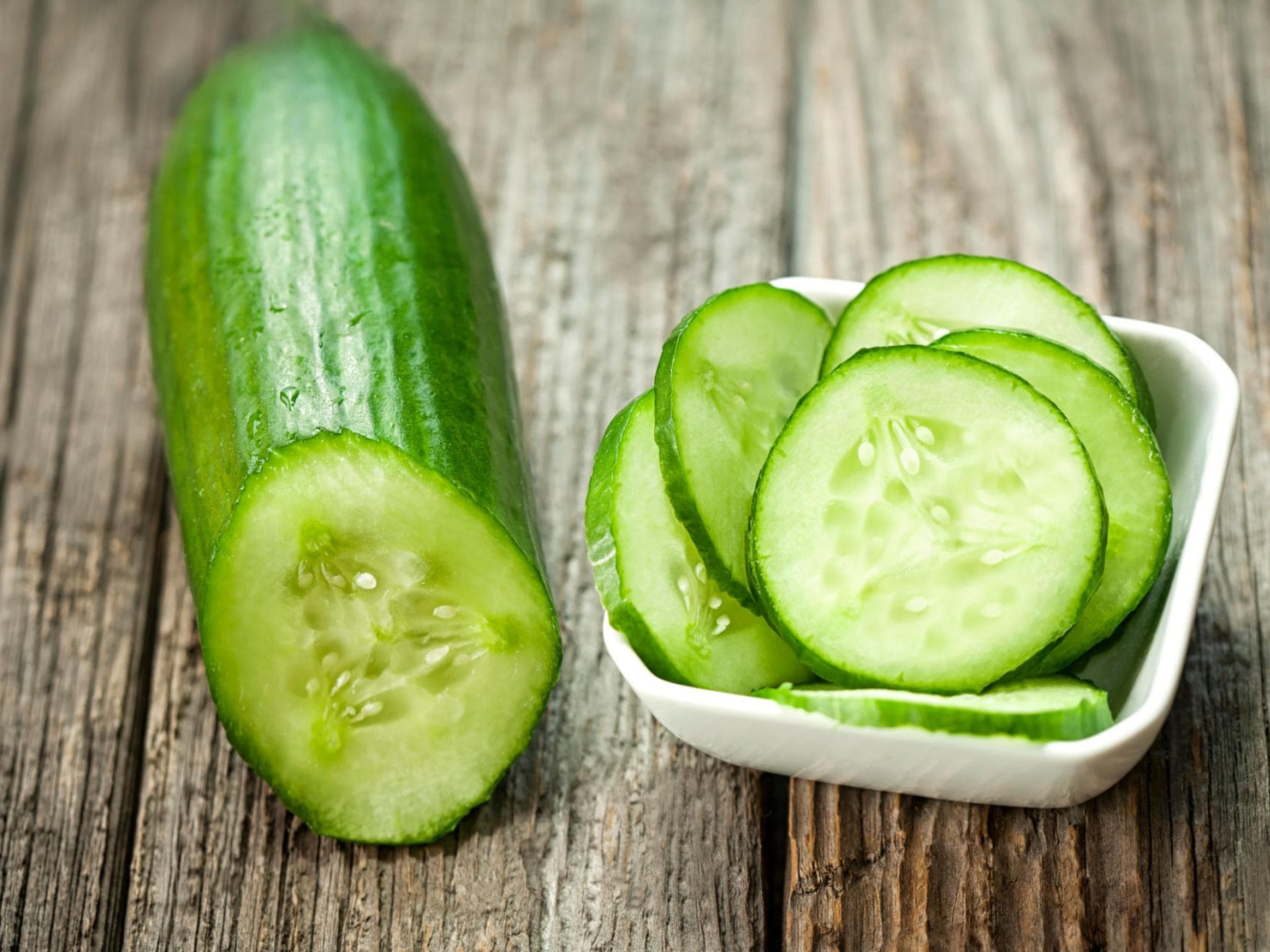 Botanisch gesehen gehört die Gurke zum Obst Botanisch gesehen gehört die Gurke zum Obst