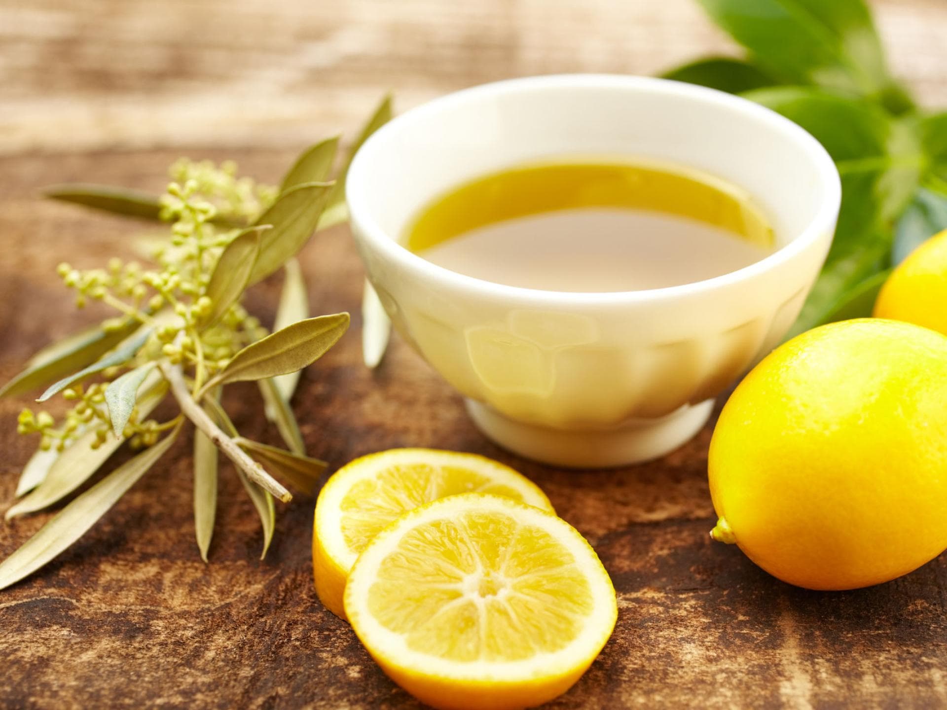 Zitronensaft ist ein altbewährtes Hausmittel