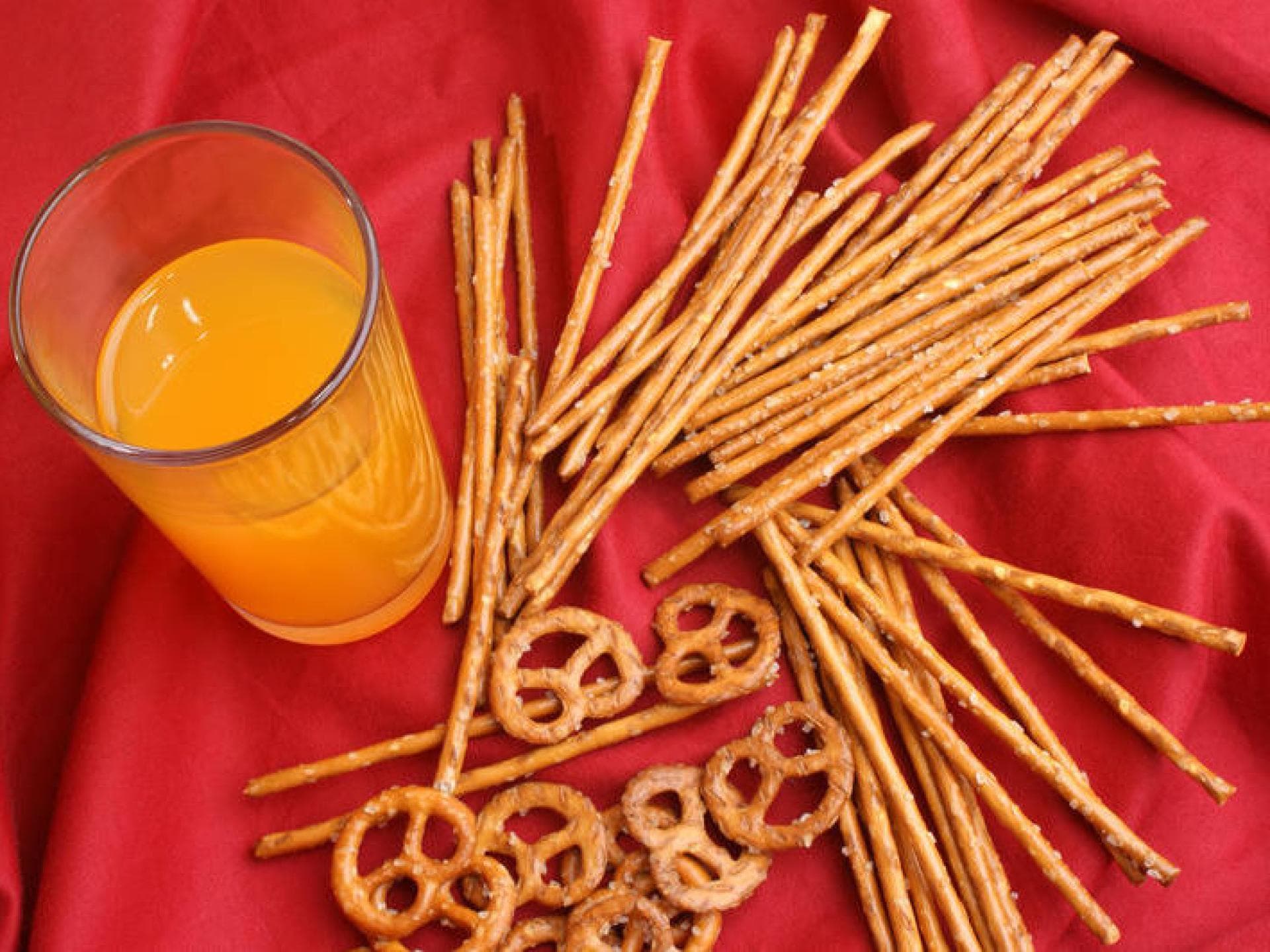 Salzstangen und Salzbretzeln Salzstangen und Salzbretzeln