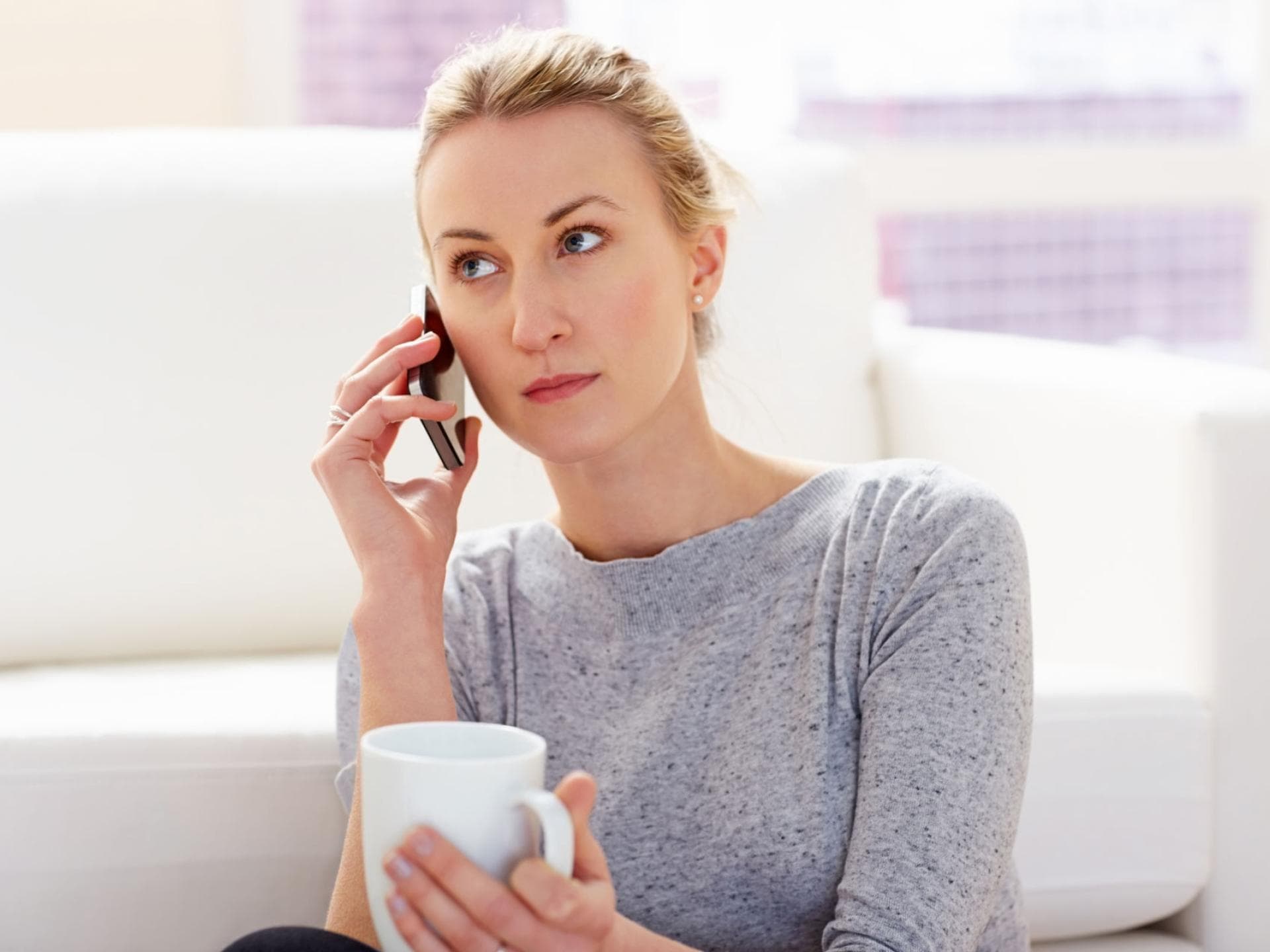 Frau_telefoniert Frau telefoniert