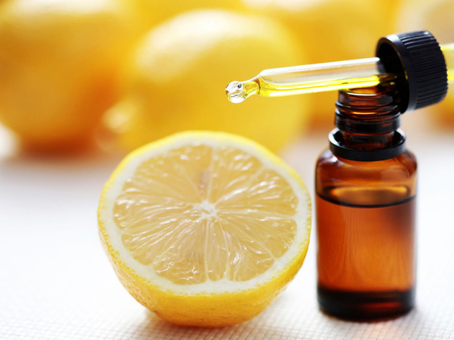 Vitamin_C_Serum Vitamin C Serum Zitrone Fläschchen Pipette