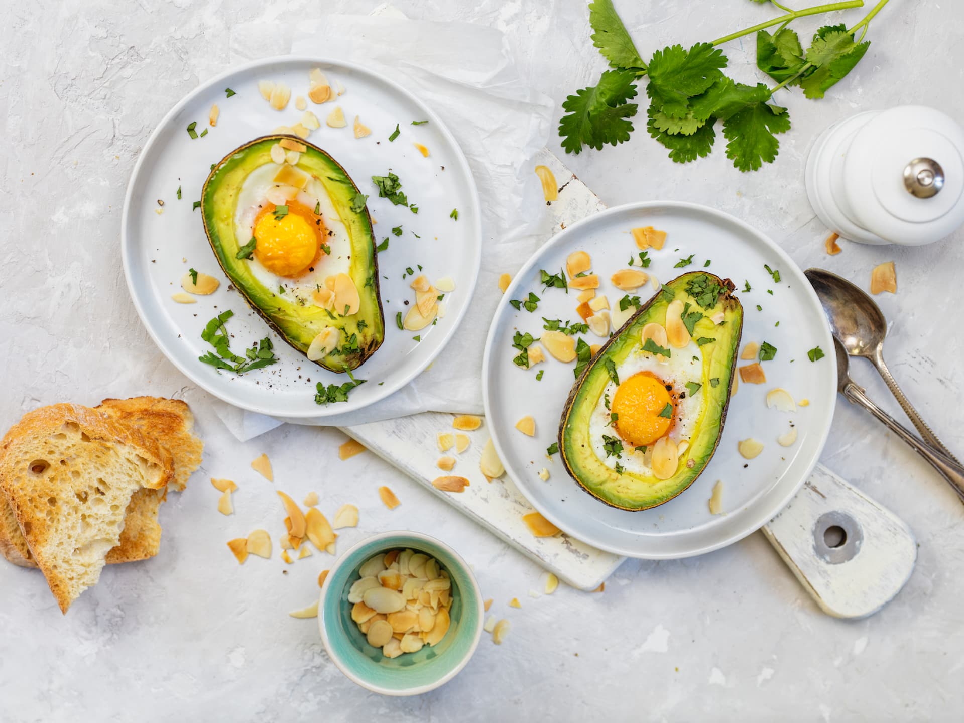 Überbackene Avocado mit Ei