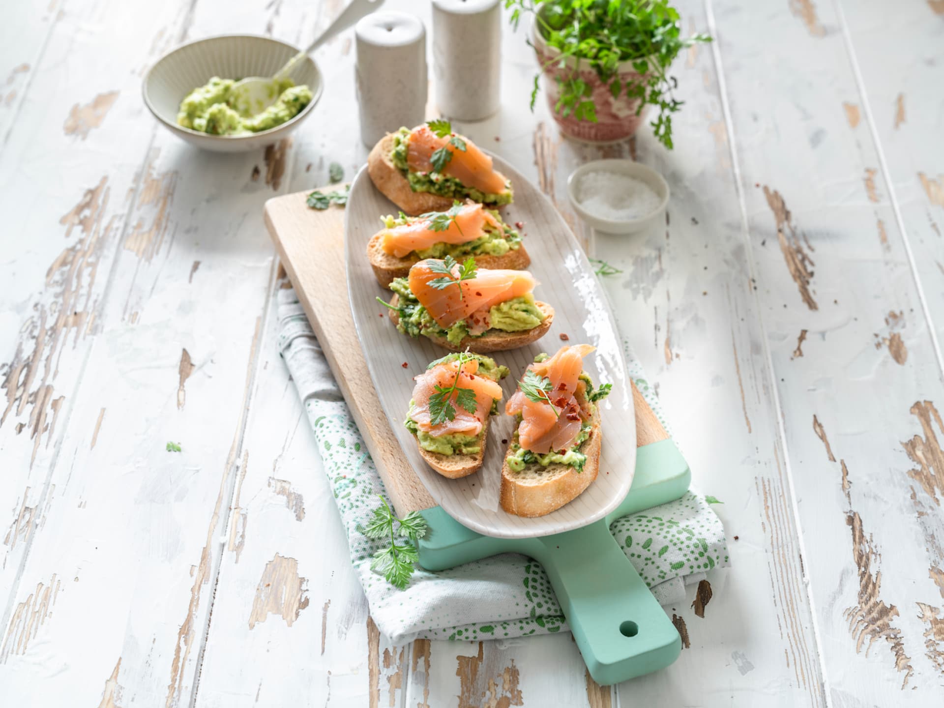 Crostini Avocado Lachs