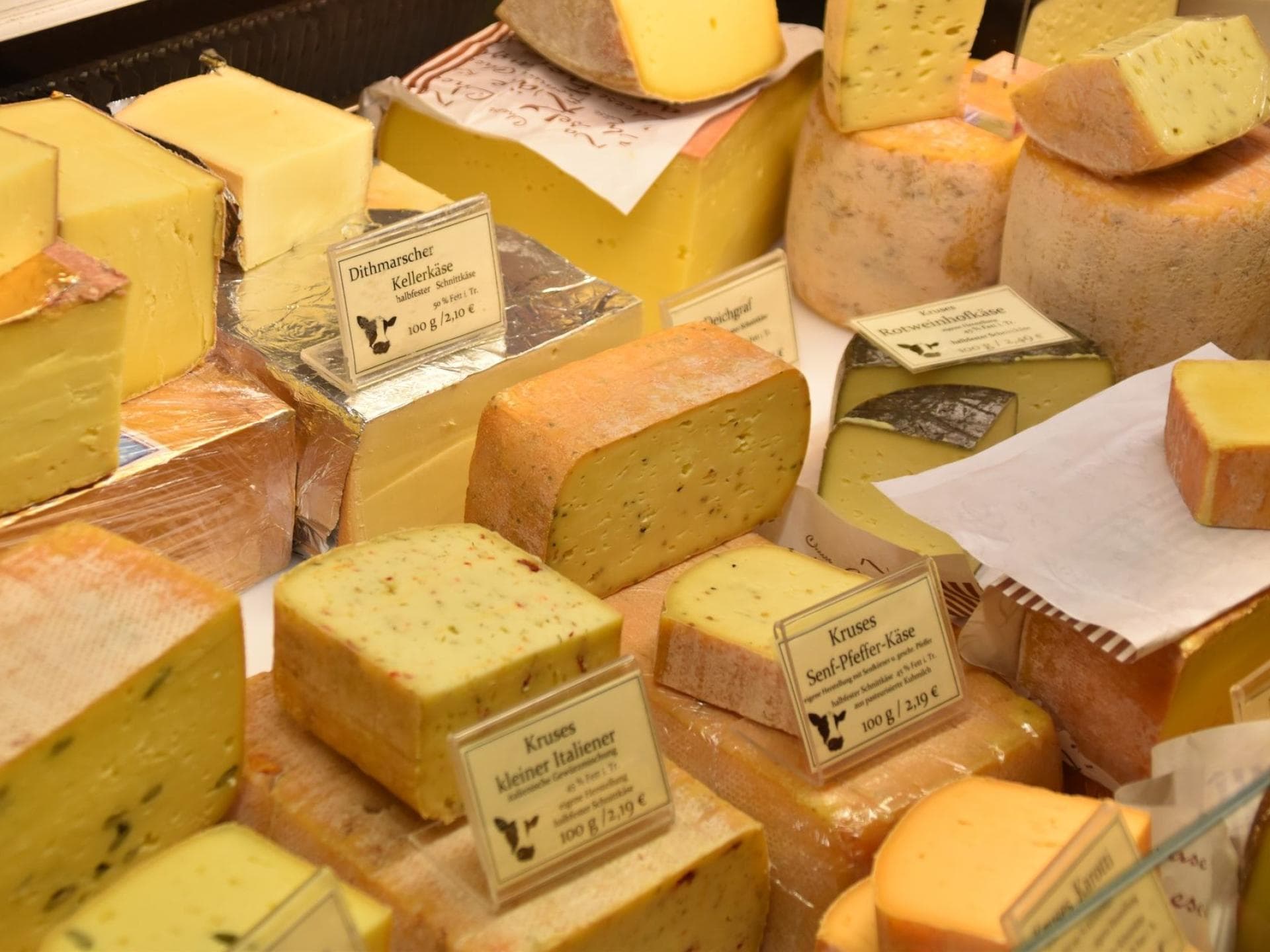 Käse-im-Laden Käse wirkt äußerst säurebildend im Körper