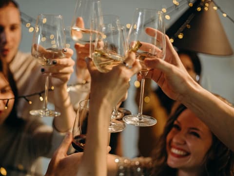In Deutschland sind etwa 1,9 % der Bevölkerung alkoholabhängig.