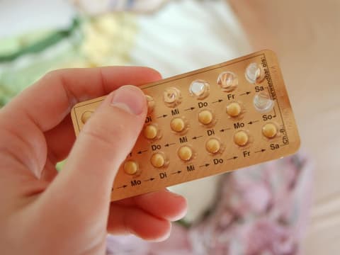 Post-Pill-Amenorrhoe  ist das Ausbleiben der Menstruation für sechs oder mehr Monate nach Absetzen der Pille.
