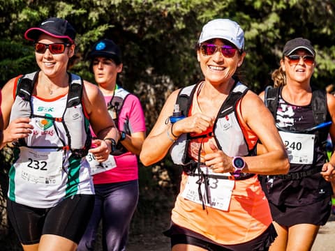 Eine Gruppe von Marathonläuferinnen