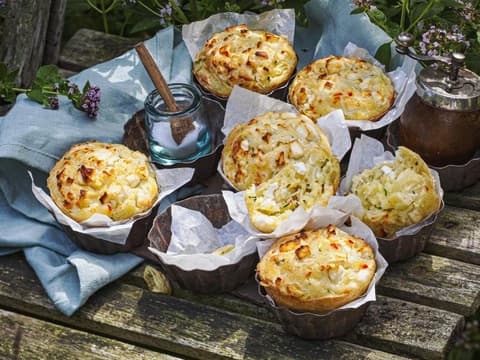 Zucchini-Muffins mit Chili und Feta