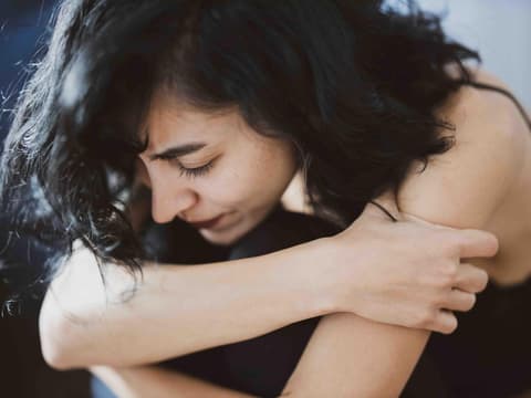 Menschen, die unter Schizophrenie leider, sich sich oft in sich zurück.