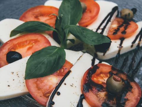 Tomate mit Mozzarella und Balsamico