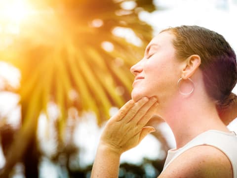 Frau Gesicht Sonnencreme