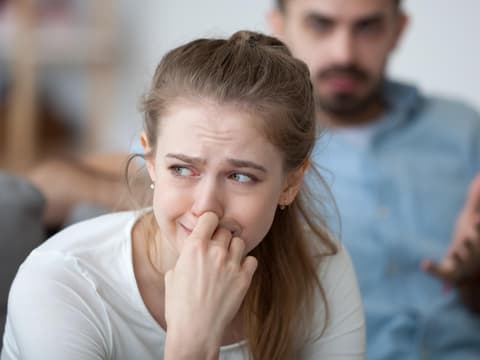 Burnout kann auch durch dysfunktionale Beziehungen entstehen.