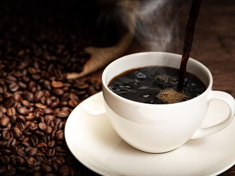 Studien zeigen, dass Kaffeekonsum das Risiko für Depressionen, Demenz, Herzinfarkt und Schlaganfall senken kann.