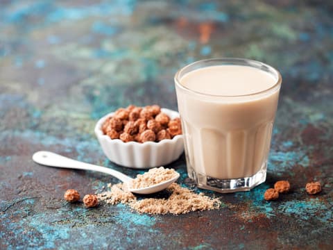 Erdmandeln als Mehl und Milch