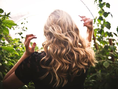 Lockige Haare