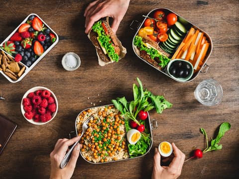 ausgewogene Mahlzeiten in Lunchboxen