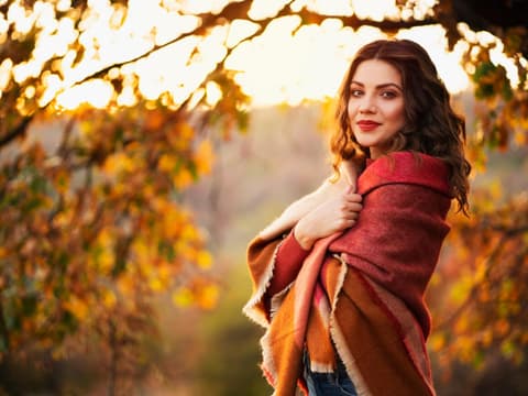 Bewegung an der frischen Luft fördert die Produktion von Serotonin und hilft, Stress abzubauen.