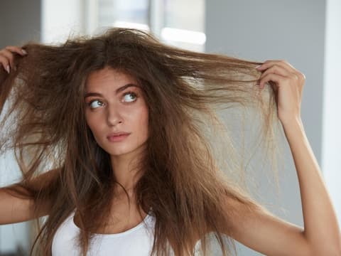 Haare mit Frizz