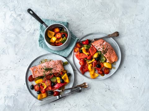 Lachs auf Paprikagemüse