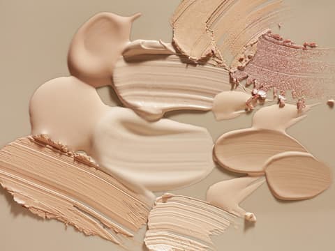verschmiertes Make-up auf einer Platte