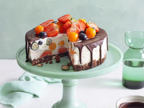 Schokotorte mit Frischkäse und Früchten