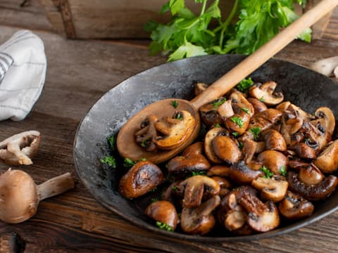 Pilzpfanne mit Petersilie
