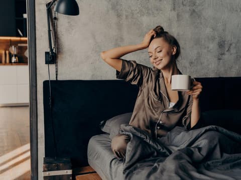 Bed Rotting ist ein einfacher, aber effektiver Weg, um Stress abzubauen.