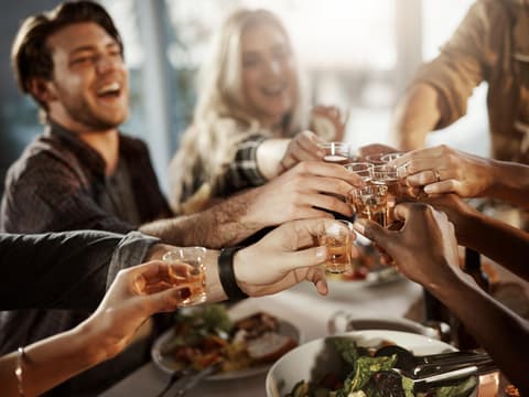 In den allermeisten Fällen sehen uns andere Menschen viel positiver als wir. 