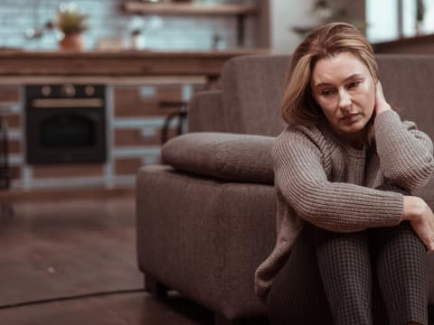 Frau mit Depressionen in den Wechseljahren
