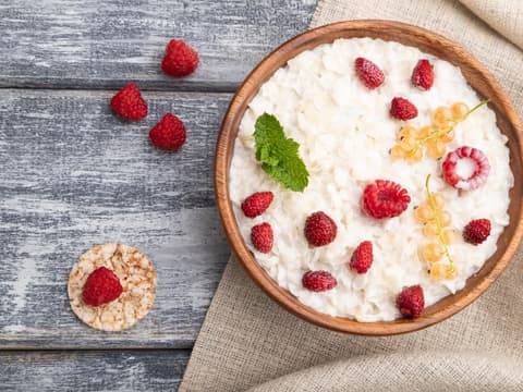 Reisflocken für Porridge it Beeren