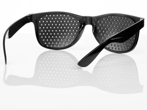 Schwarze Rasterbrille