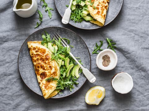 Omelett mit Avocado und Rucola
