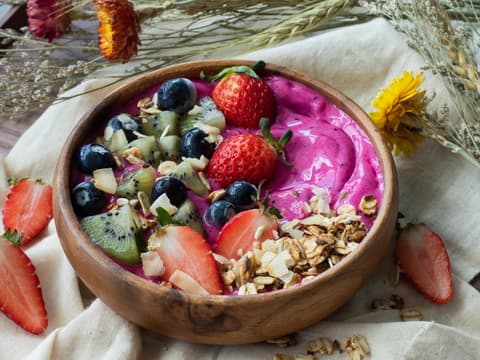 Smoothie-Bowl mit Früchten