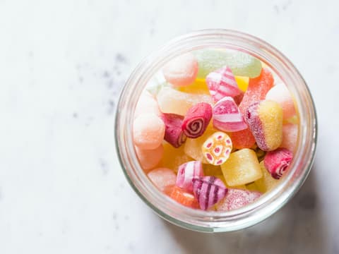 Glas mit Bonbons