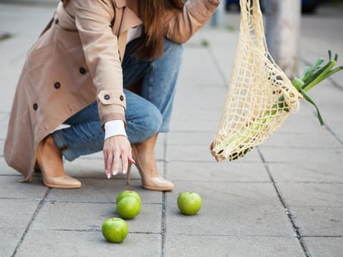 Heruntergefallene Äpfel