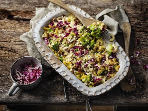 Bunter Nudelauflauf mit Brokkoli und Hüttenkäse 