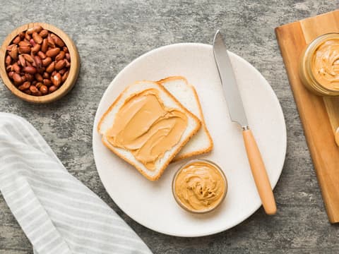 Toast mit Erdnussbutter