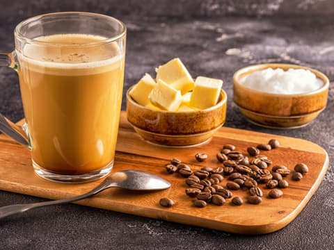 Eine Tasse Butterkaffee