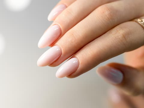 Nude Nägel