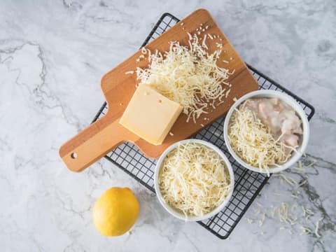 geriebener Käse in einer Schüssel