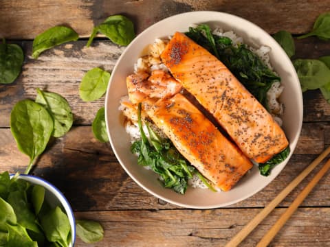Lachs auf Reis mit Spinat