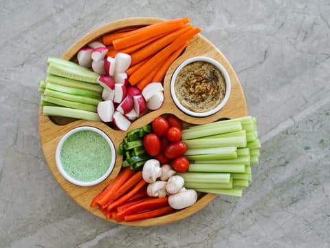 Rohkostteller mit Dips
