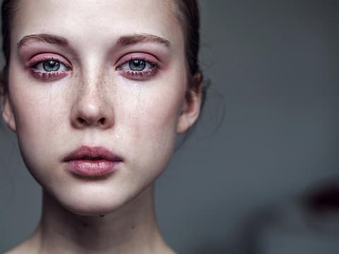 Geschwollene Augen nach Weinen