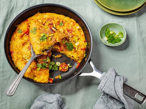 Tortilla mit Chorizo und Frühlingszwiebeln