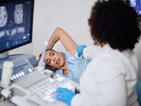 Ultraschalluntersuchung der Brust beim Frauenarzt