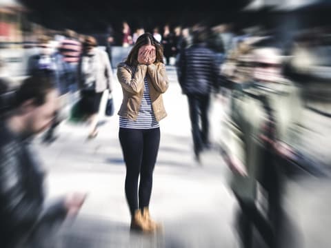 Frau leidet unter chronischem Stress